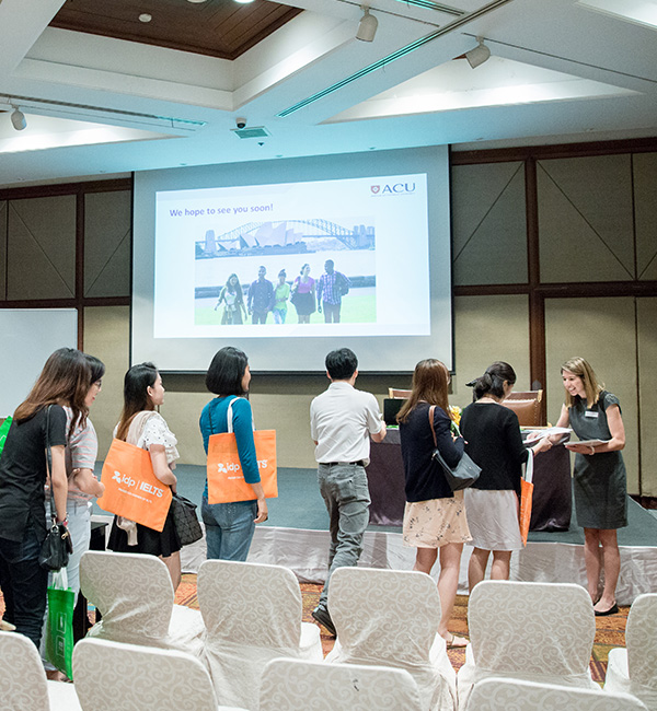Many international students line up to speak with an ACU recruiter