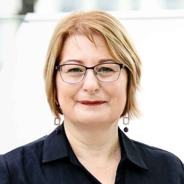 photo of Dr Carmela Bastian